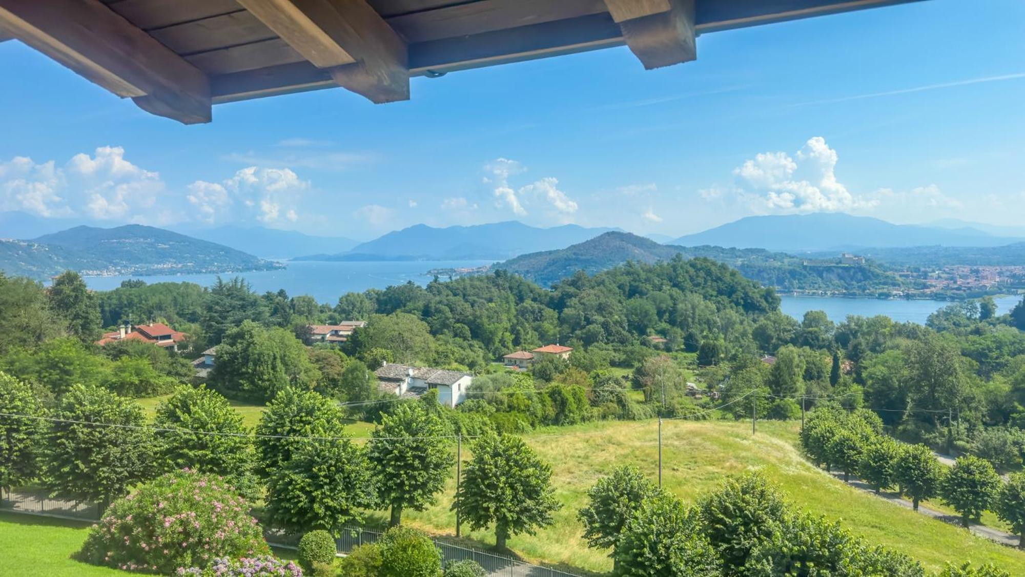 Belvedere Sul Lago Arona Luaran gambar