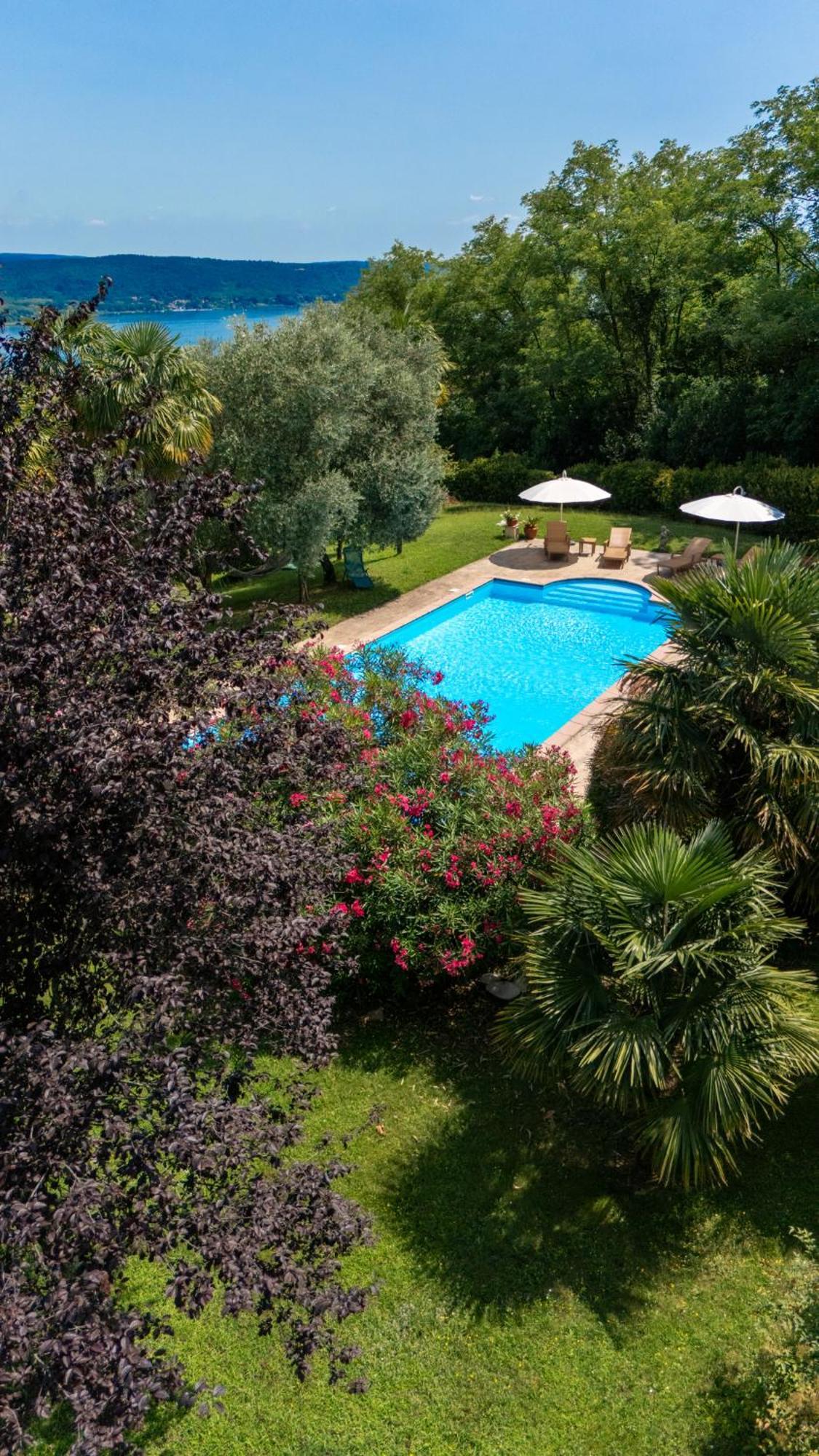 Belvedere Sul Lago Arona Luaran gambar