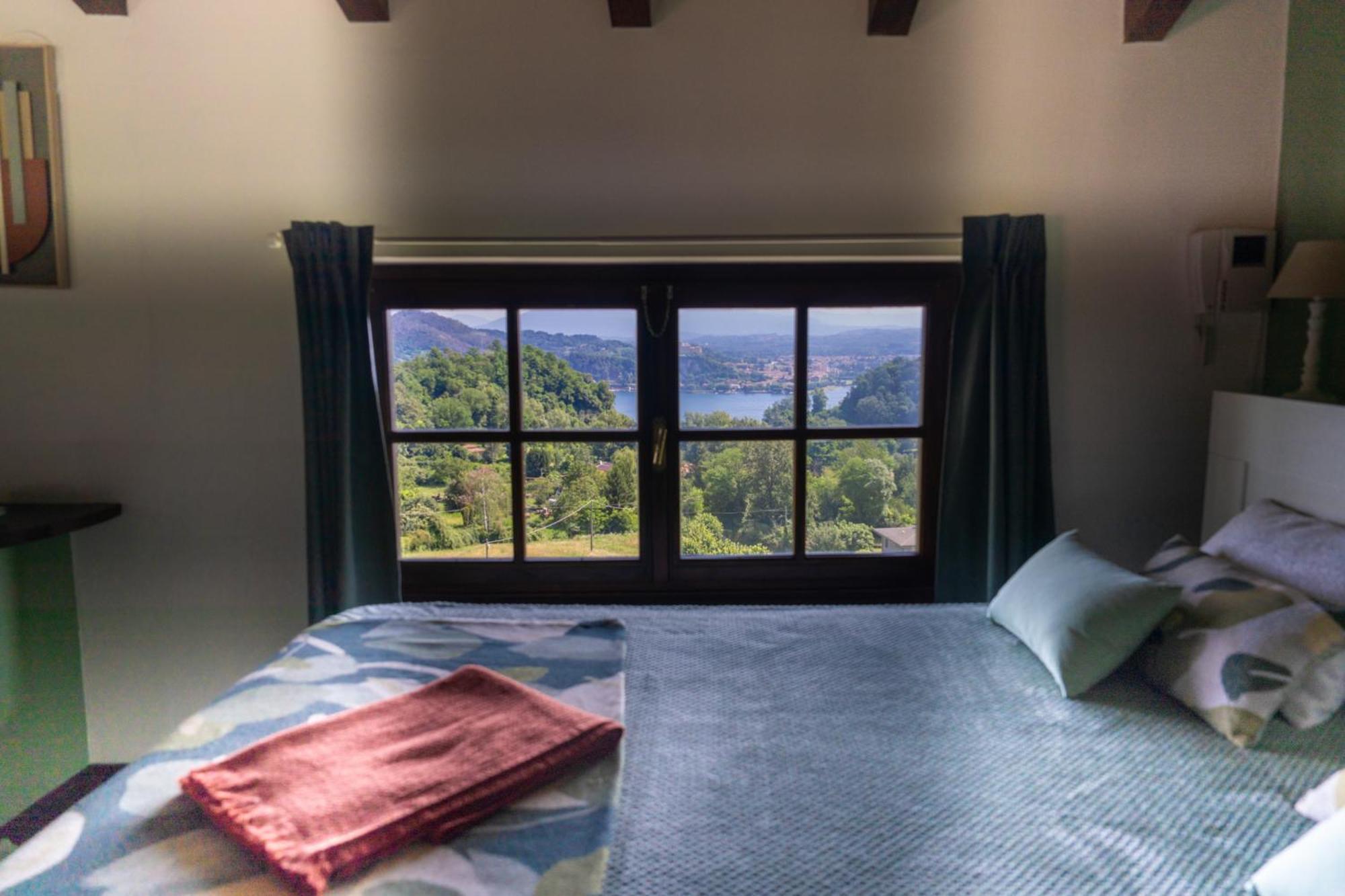 Belvedere Sul Lago Arona Luaran gambar