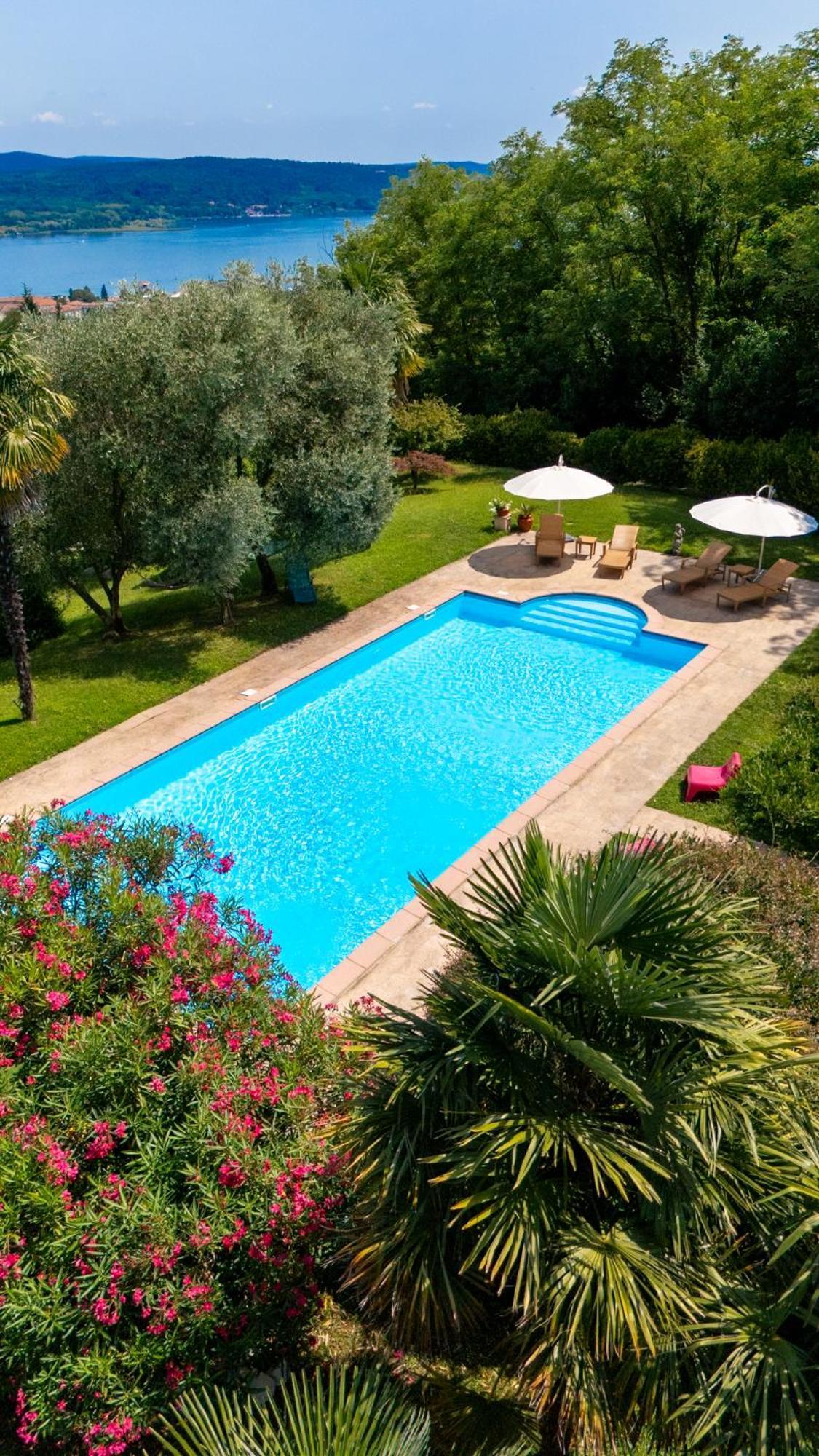 Belvedere Sul Lago Arona Luaran gambar